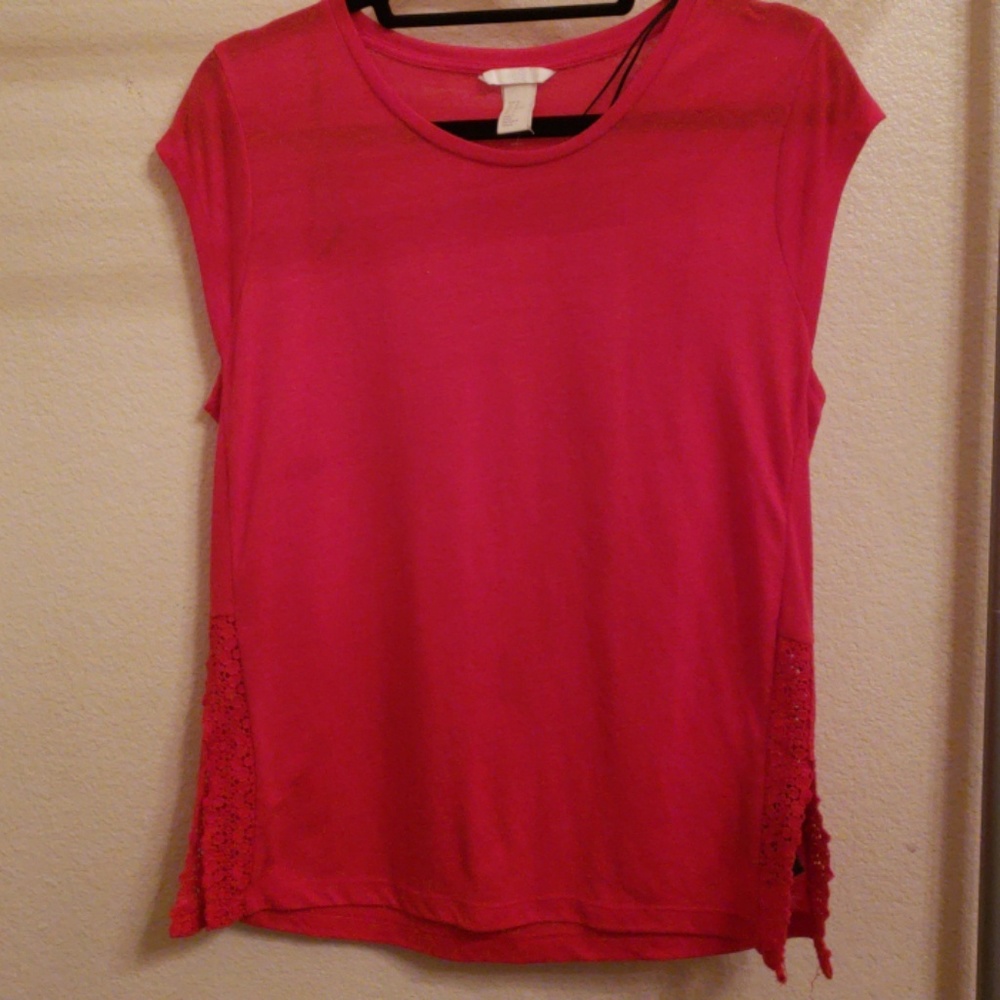 red womans tee